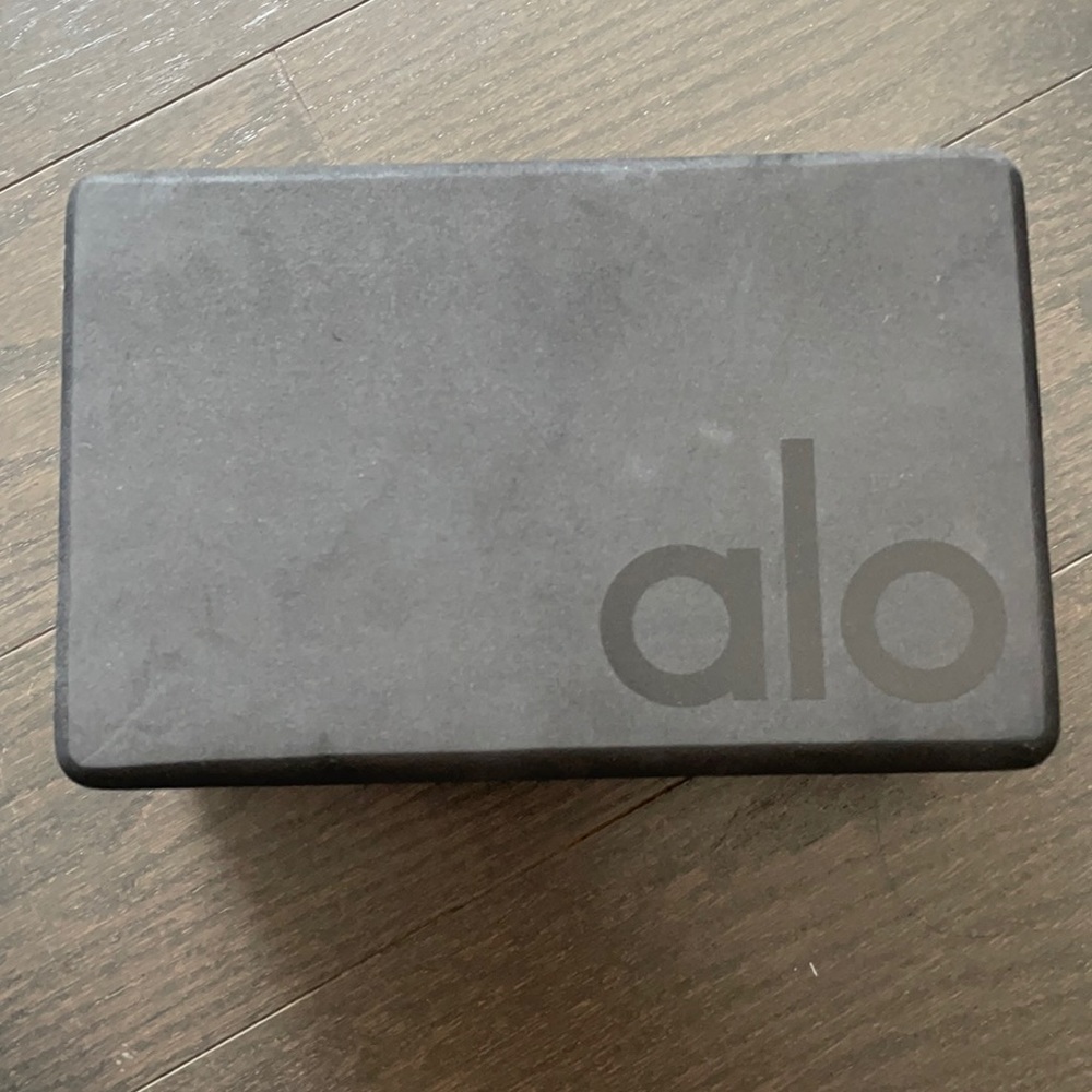 Alo yoga block